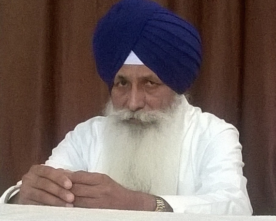 ਤਖ਼ਤ ਸ੍ਰੀ ਕੇਸਗੜ੍ਹ ਸਾਹਿਬ ਦੇ ਜਥੇਦਾਰ ਗਿਆਨੀ ਮੱਲ ਸਿੰਘ ਹਮਲੇ ਤੋਂ ਬਾਅਦ ਸਹਿਮੀ ਹਾਲਤ ਵਿਚ ਪੱਤਰਕਾਰਾਂ ਨਾਲ ਗੱਲਬਾਤ ਕਰਦੇ ਹੋਏ।