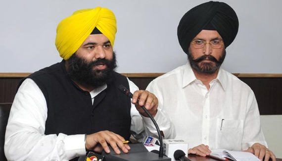 AAP leader Himmat Singh Shergill addressing to media persons at Sector 36, Chandigarh on Thursday. Tribune photo Pradeep Tewari