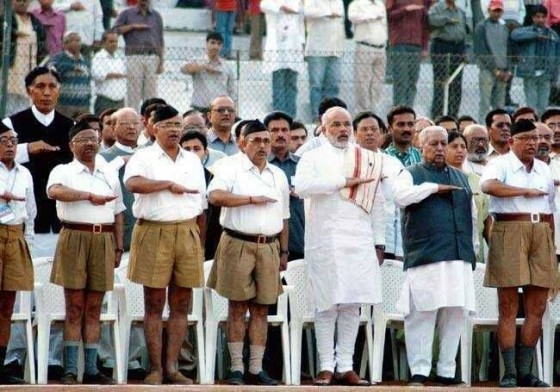 Indian-PM-Narendra-Modi-posing-with-other-RSS-leaders-e1421899333212